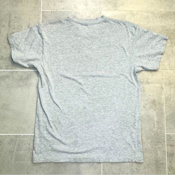 YETI Coolers Cape Buffalo Tarpon Logo T-Shirt - Gray - Men’s Medium - Picture 4 of 6